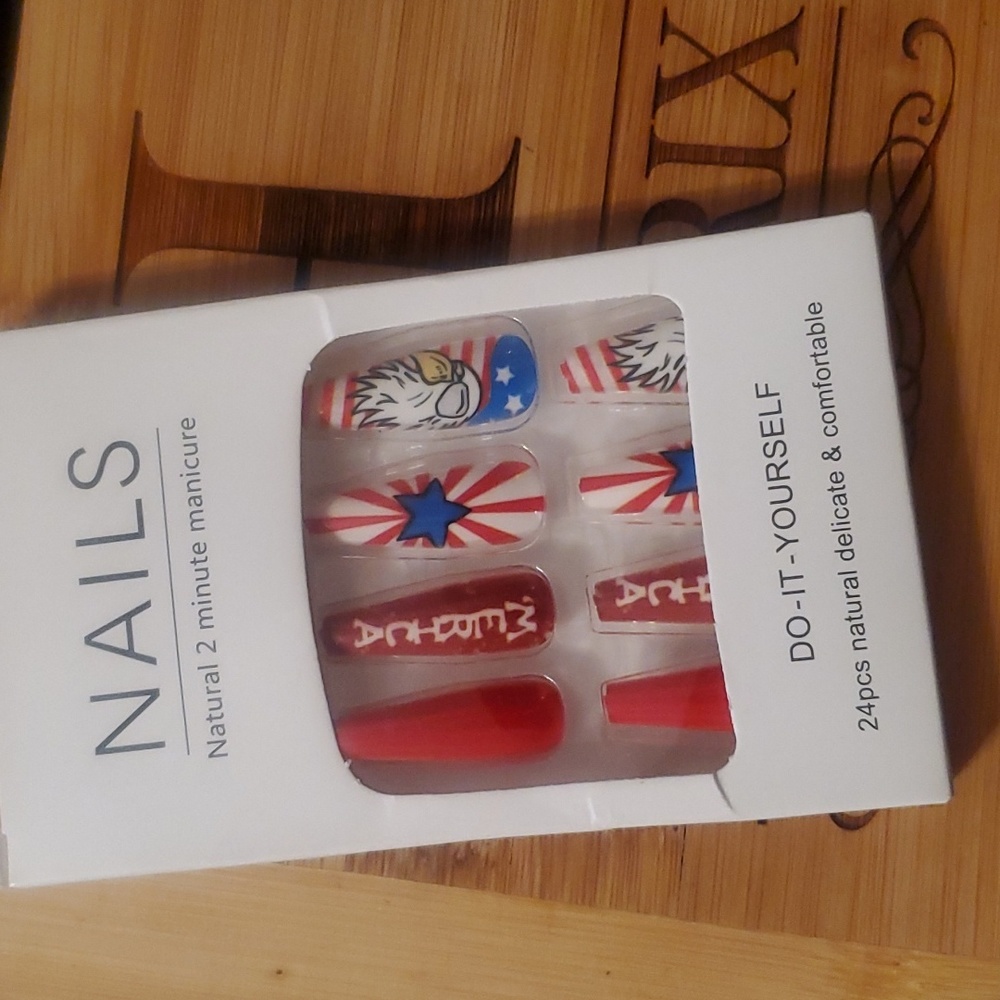24 Piece Press on Nail Set
